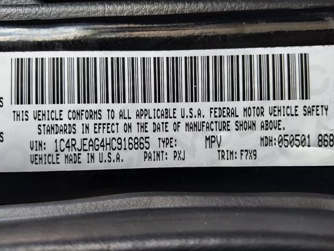 Used 2017 Jeep Grand Cherokee Laredo RWD image 33