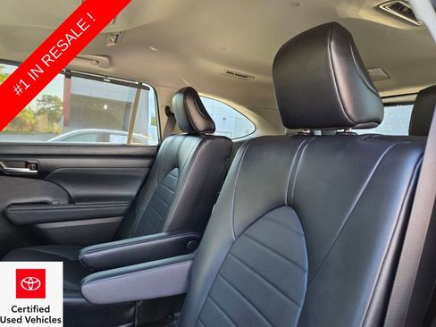 Used 2023 Toyota Highlander XLE image 23