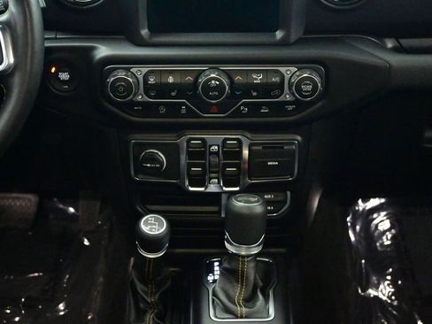 Used 2021 Jeep Wrangler Unlimited Sahara image 7