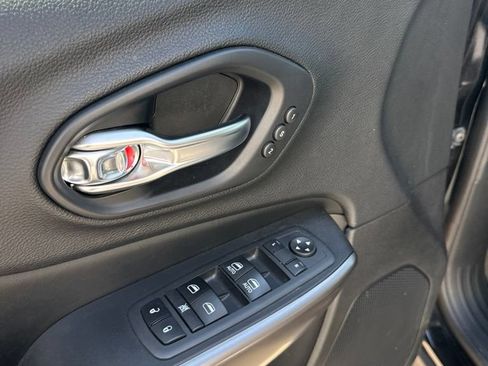 Used 2020 Jeep Cherokee Limited AWD/4WD image 8