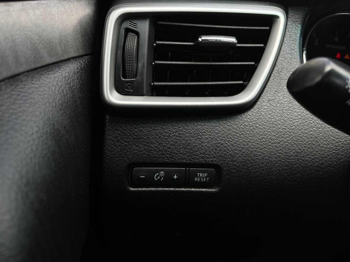 Used 2016 Nissan Rogue SV FWD image 20