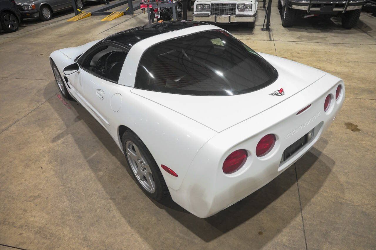 Used 1998 Chevrolet Corvette Coupe RWD image 16