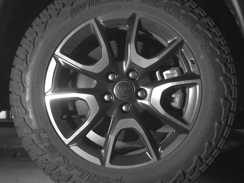 Used 2025 Jeep Compass Trailhawk AWD/4WD image 13