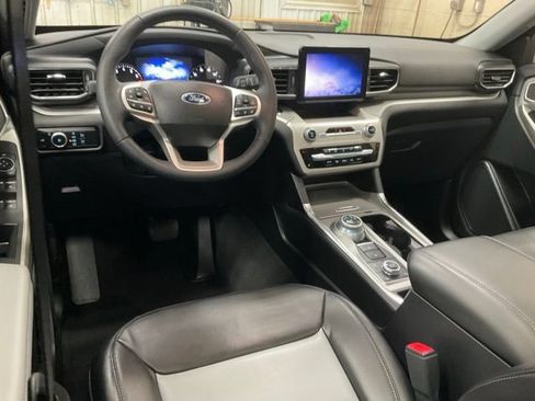 Used 2023 Ford Explorer XLT w/ Equipment Group 202A AWD/4WD image 9