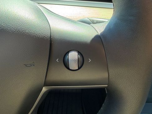 Used 2022 Tesla Model Y Performance AWD/4WD image 14
