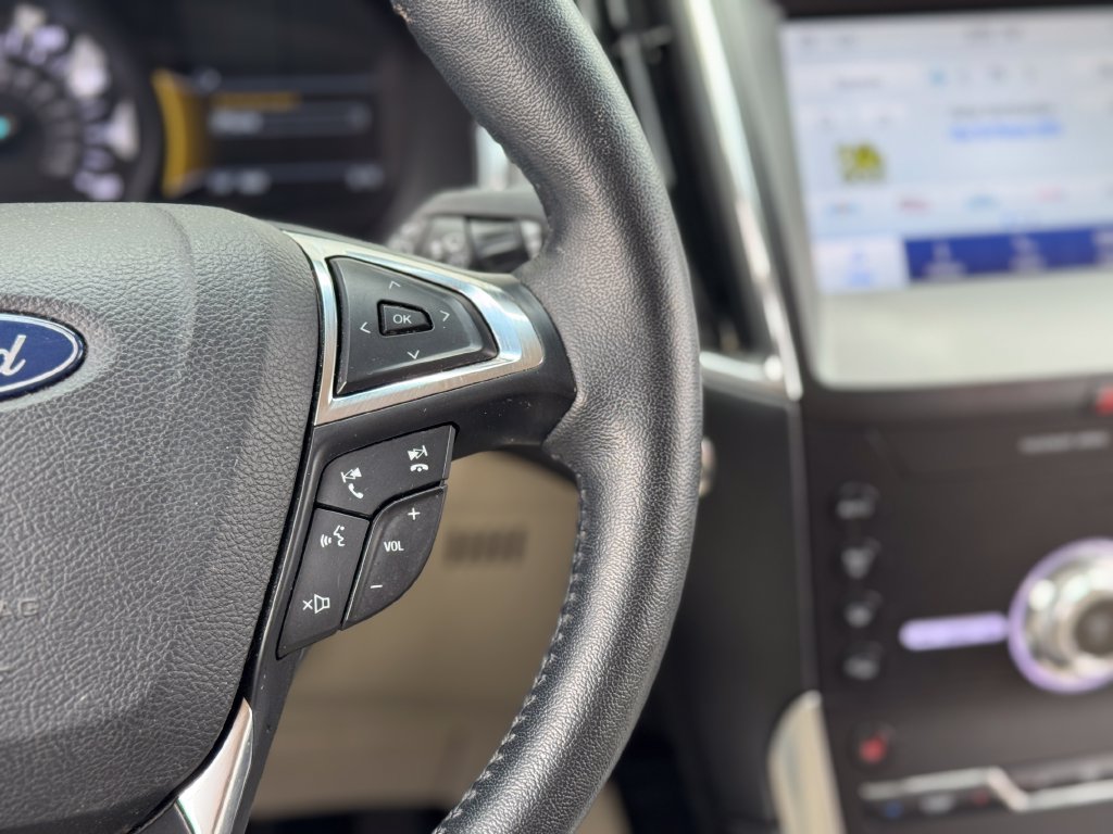 Used 2020 Ford Edge Titanium FWD image 10