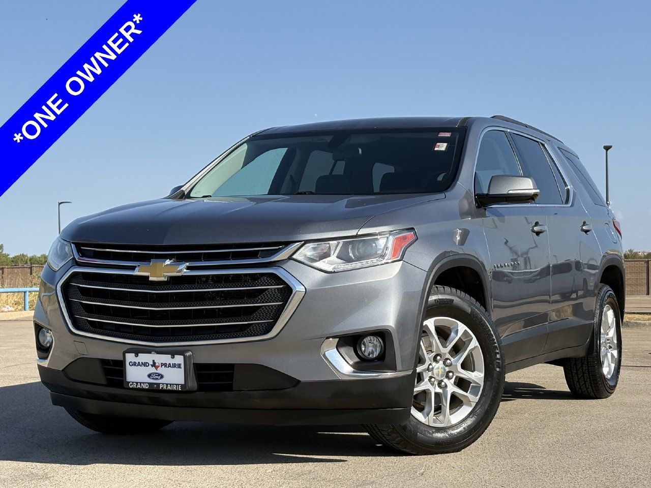 Used 2020 Chevrolet Traverse LT FWD image 2