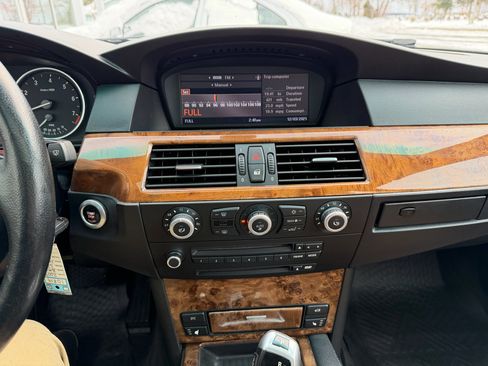 Used 2009 BMW 528i xDrive Sedan image 34