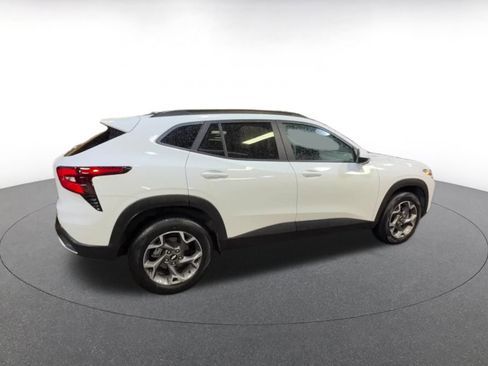 Used 2025 Chevrolet Trax LT image 12