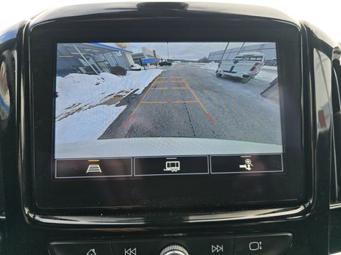 Used 2023 Chevrolet Traverse LT image 17