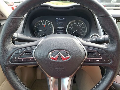Used 2019 INFINITI Q50 Luxe w/ Essential Package (3.0T Luxe) AWD/4WD image 19