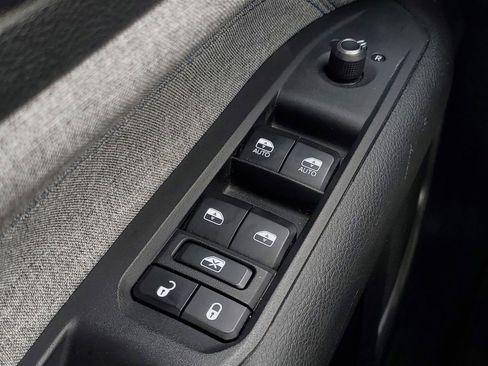 Used 2023 Jeep Compass Latitude image 18