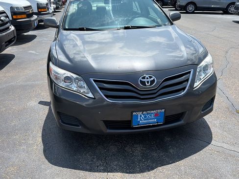 Used 2011 Toyota Camry LE FWD image 2