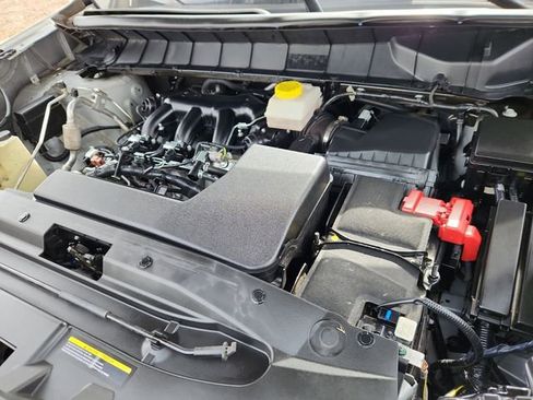 Certified 2025 Nissan Pathfinder SL image 16