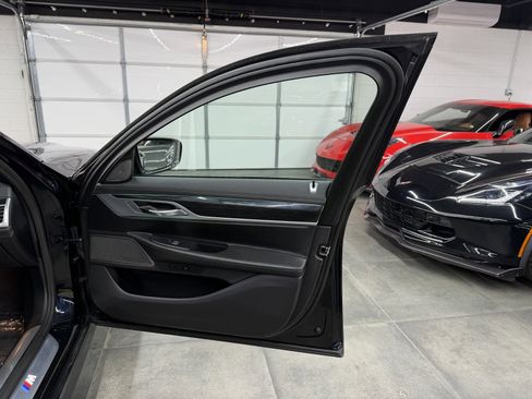 Used 2021 BMW 740i w/ M Sport Package image 25