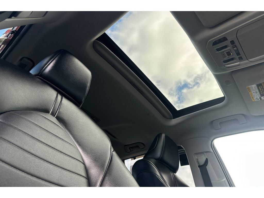 Used 2022 Toyota Highlander XLE FWD image 20
