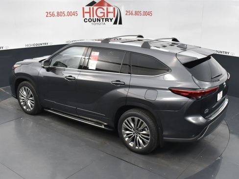 Used 2022 Toyota Highlander Platinum image 34
