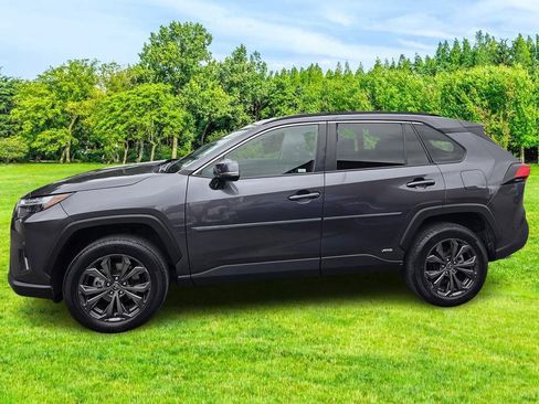 Used 2023 Toyota RAV4 XLE Premium AWD/4WD image 5