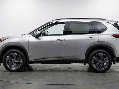 Used 2025 Nissan Rogue SV image 5