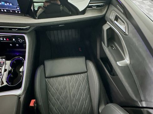 Used 2025 Audi SQ5 Premium Plus w/ Premium Plus Package image 22
