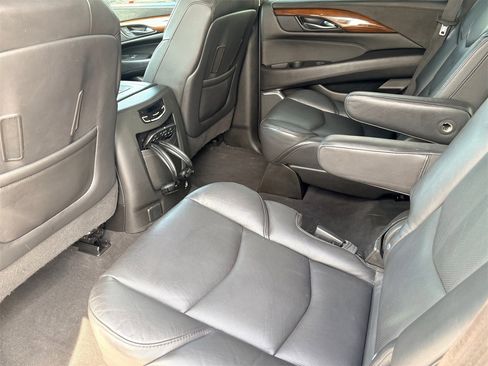 Used 2020 Cadillac Escalade Luxury image 25