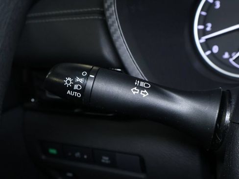 Used 2025 Nissan Sentra SV FWD image 22
