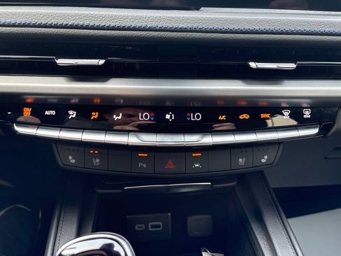 Used 2025 Cadillac XT4 Sport AWD/4WD image 37