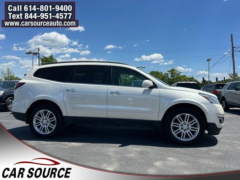 Used 2015 Chevrolet Traverse LT w/ Style and Technology Package FWD image 4