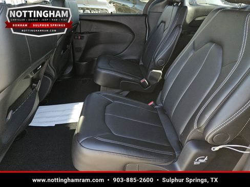 New 2026 Chrysler Pacifica Select FWD image 25