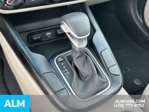 Used 2025 Kia Soul LX w/ LX Technology Package FWD image 34