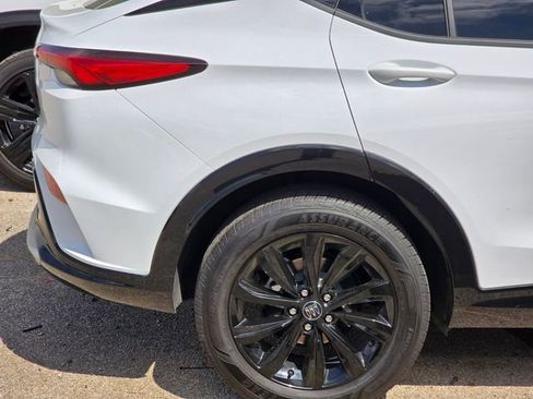 Used 2025 Buick Envista Sport Touring image 10