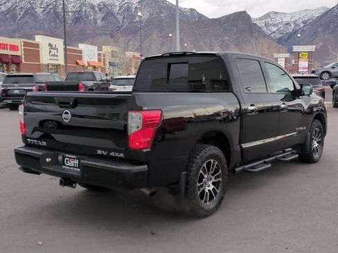 Used 2021 Nissan Titan SV w/ SV Convenience Package image 3