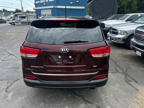 Used 2017 Kia Sorento FWD image 5