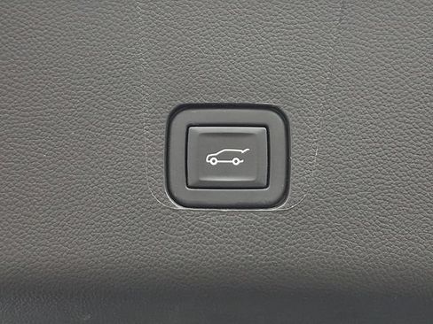 Used 2023 Chevrolet Traverse LT AWD/4WD image 31