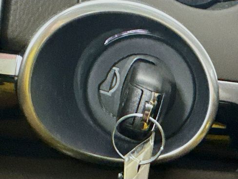 Used 2017 Porsche Cayenne S image 19