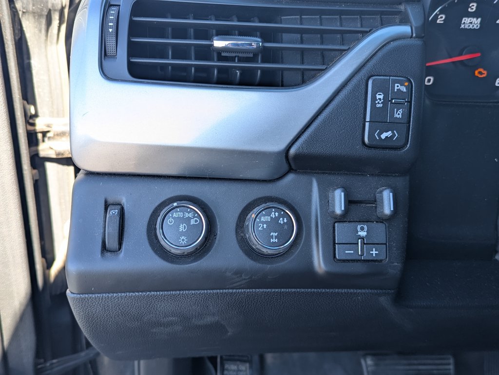 Used 2015 Chevrolet Tahoe LTZ AWD/4WD image 22