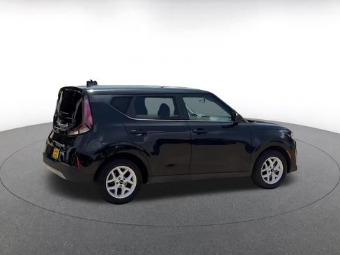 Used 2025 Kia Soul LX w/ LX Technology Package FWD image 15