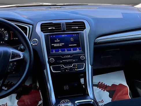 Used 2020 Ford Fusion SE image 9