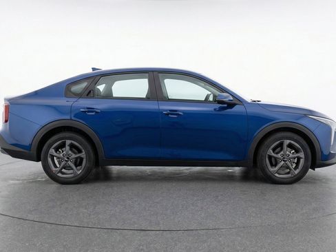 Used 2025 Kia K4 LXS image 11