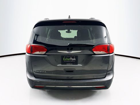 Used 2018 Chrysler Pacifica Touring-L Plus image 7