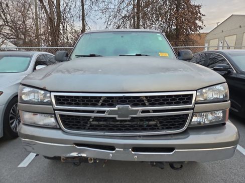 Used 2006 Chevrolet Silverado 1500 LT w/ Light Duty Power Package image 10