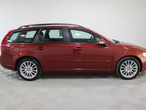 Used 2011 Volvo V50 T5 image 23