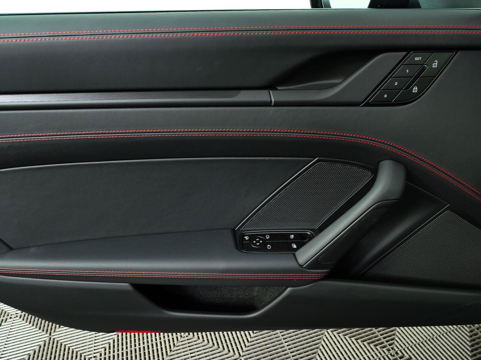 Certified 2026 Porsche 911 Targa 4 GTS AWD/4WD image 6