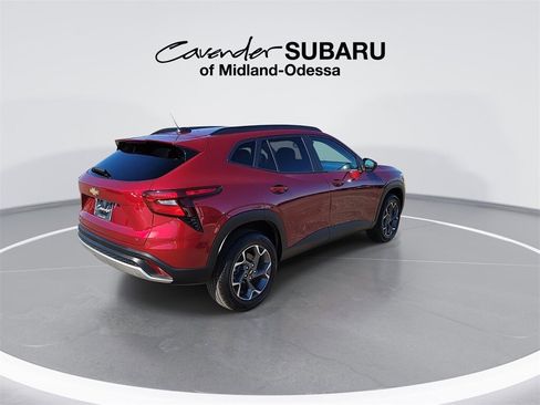 Used 2025 Chevrolet Trax LT image 8