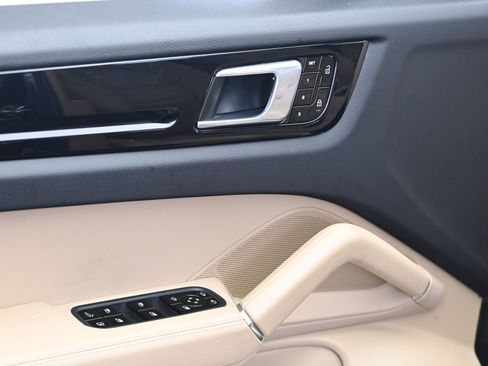 Used 2019 Porsche Cayenne E-Hybrid image 27