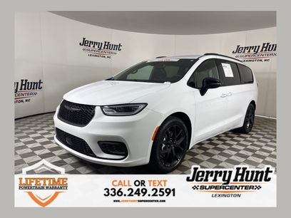 Used 2025 Chrysler Pacifica Limited