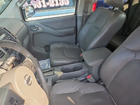 Used 2012 Nissan Frontier SL w/ Moonroof Pkg image 7