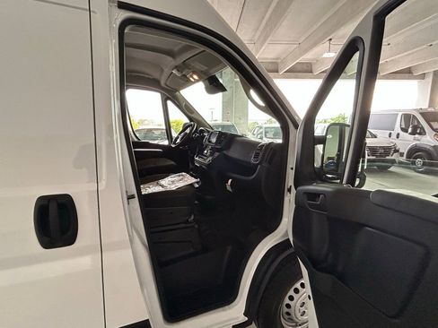 Used 2025 RAM ProMaster 2500 w/ Convenience Group image 13