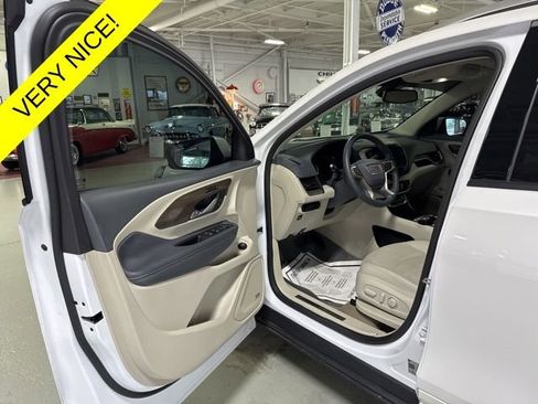 Used 2024 GMC Terrain Denali w/ Denali Premium Package AWD/4WD image 11