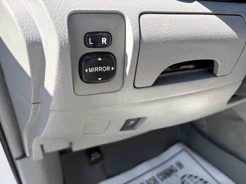 Used 2010 Toyota Camry LE image 21